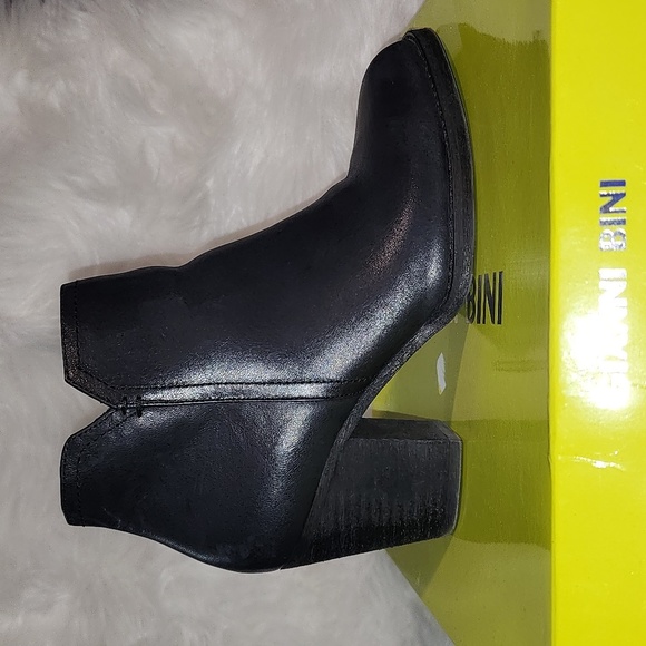 Women Booties 7.5M - Picture 2 of 5